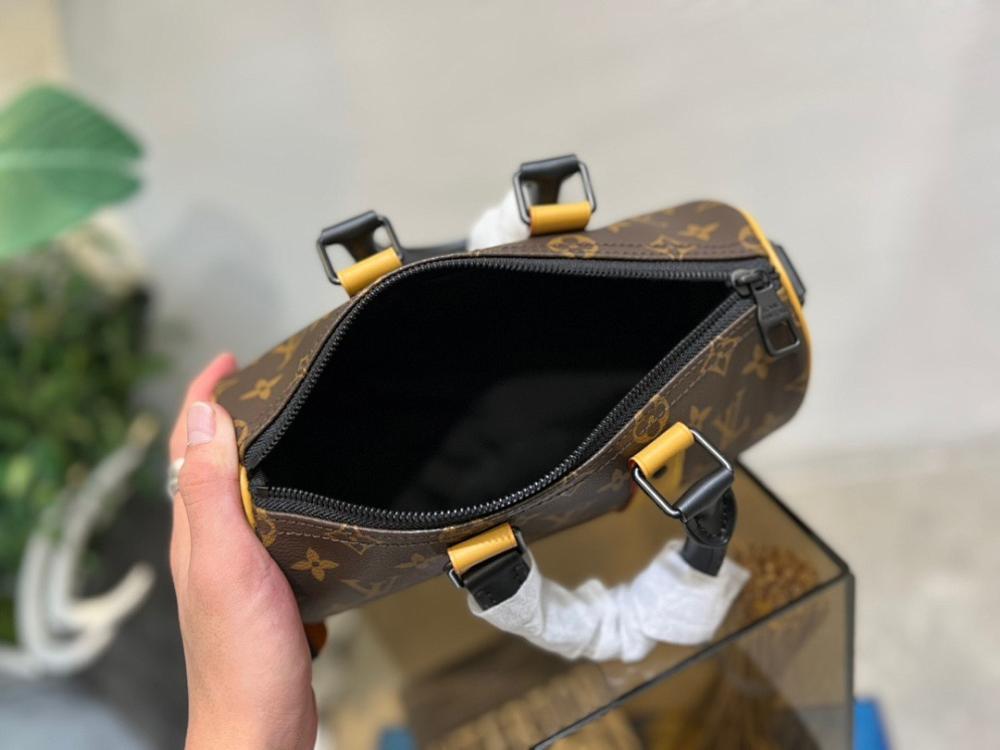 Stylish Leather Travel Bag 25x15x11cm