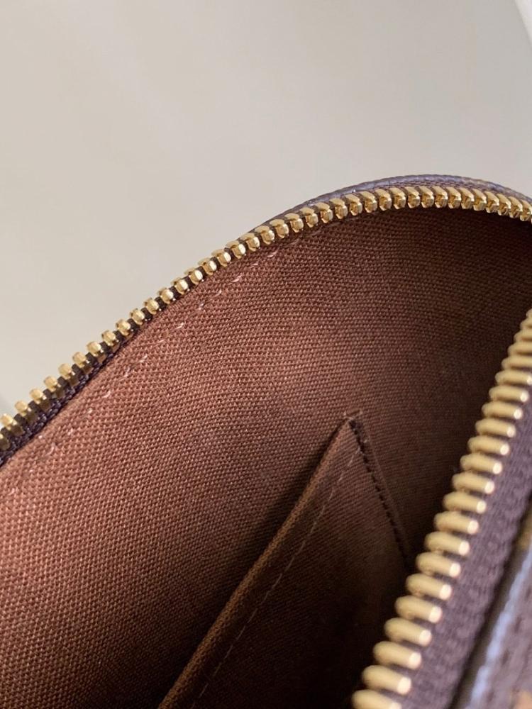 Classic Italian-Inspired Top Handle Bag 25x19x12cm