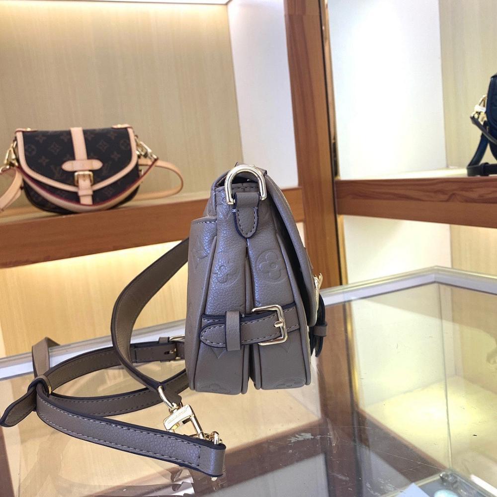 Modern Refined Crossbody Bag 20x16cm