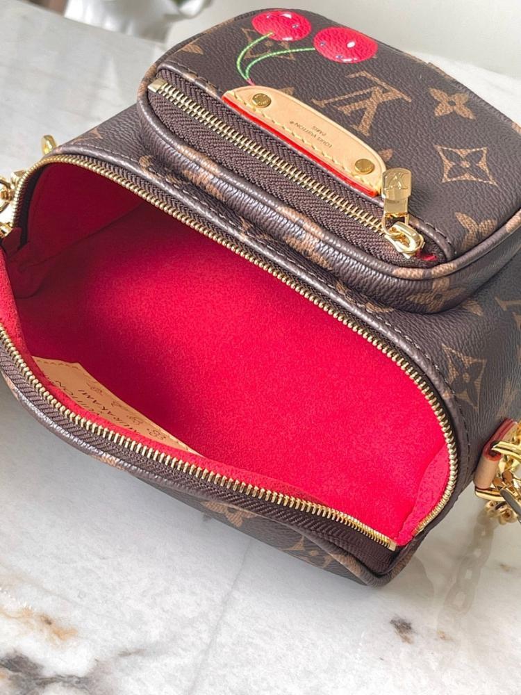 Elegant Stylish Monogram Leather Bag 17x12x9.5cm
