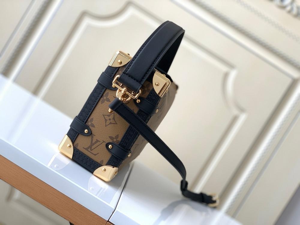 Stylish Refined Leather Crossbody Bag 21x14x6cm
