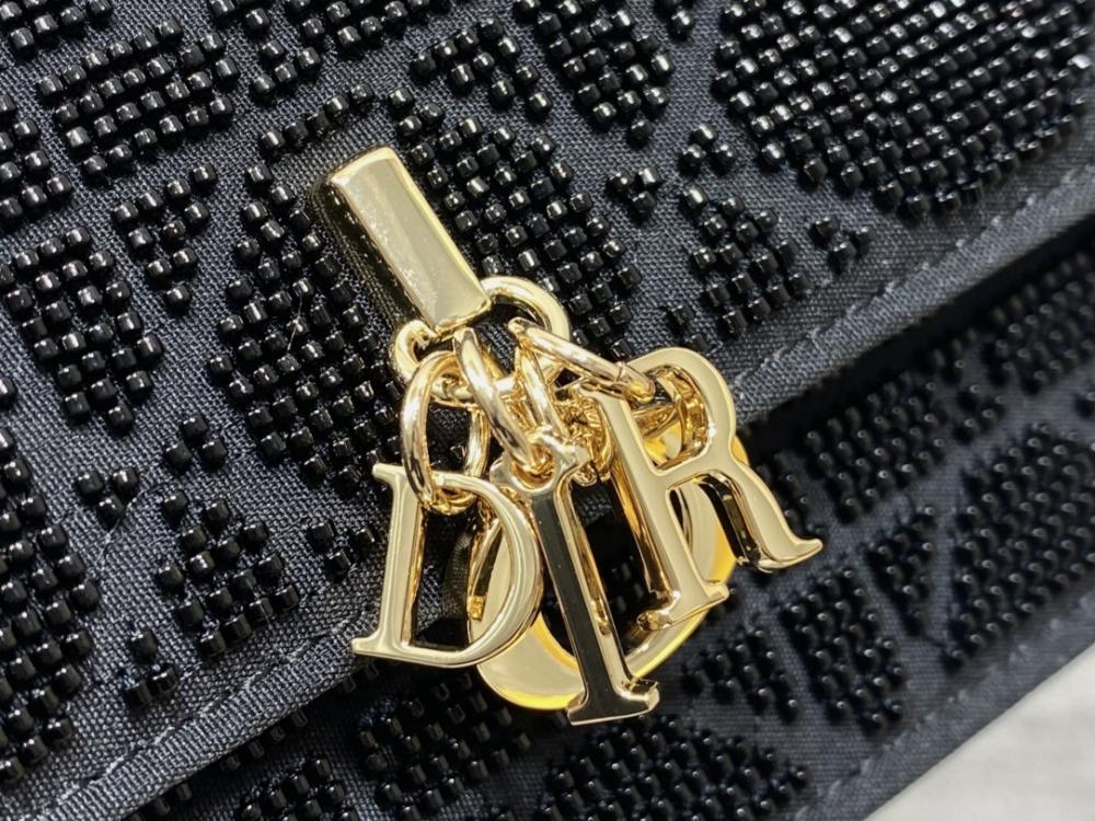 Wallet Style 472739487