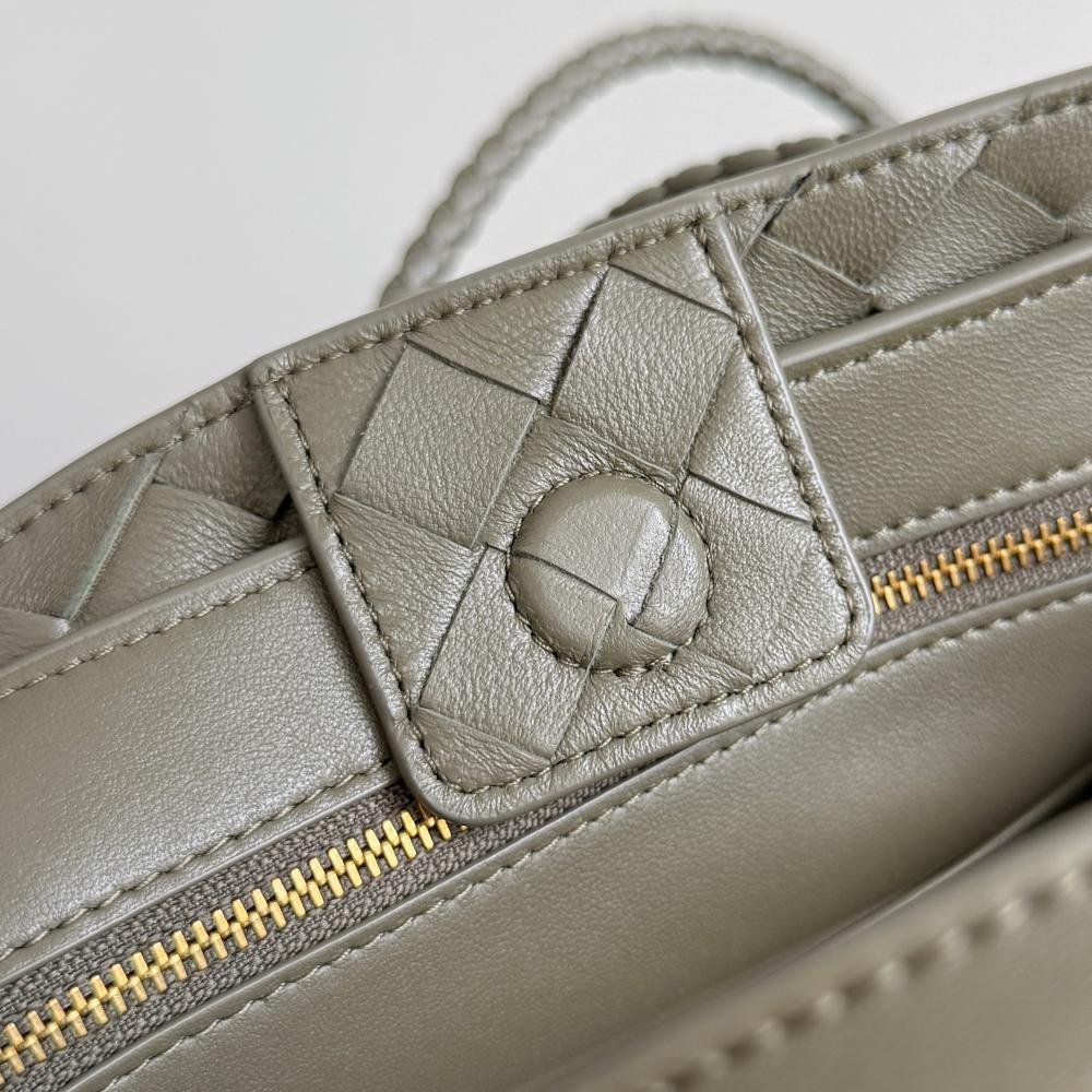 Classic Top Handle Bag Style 460402316
