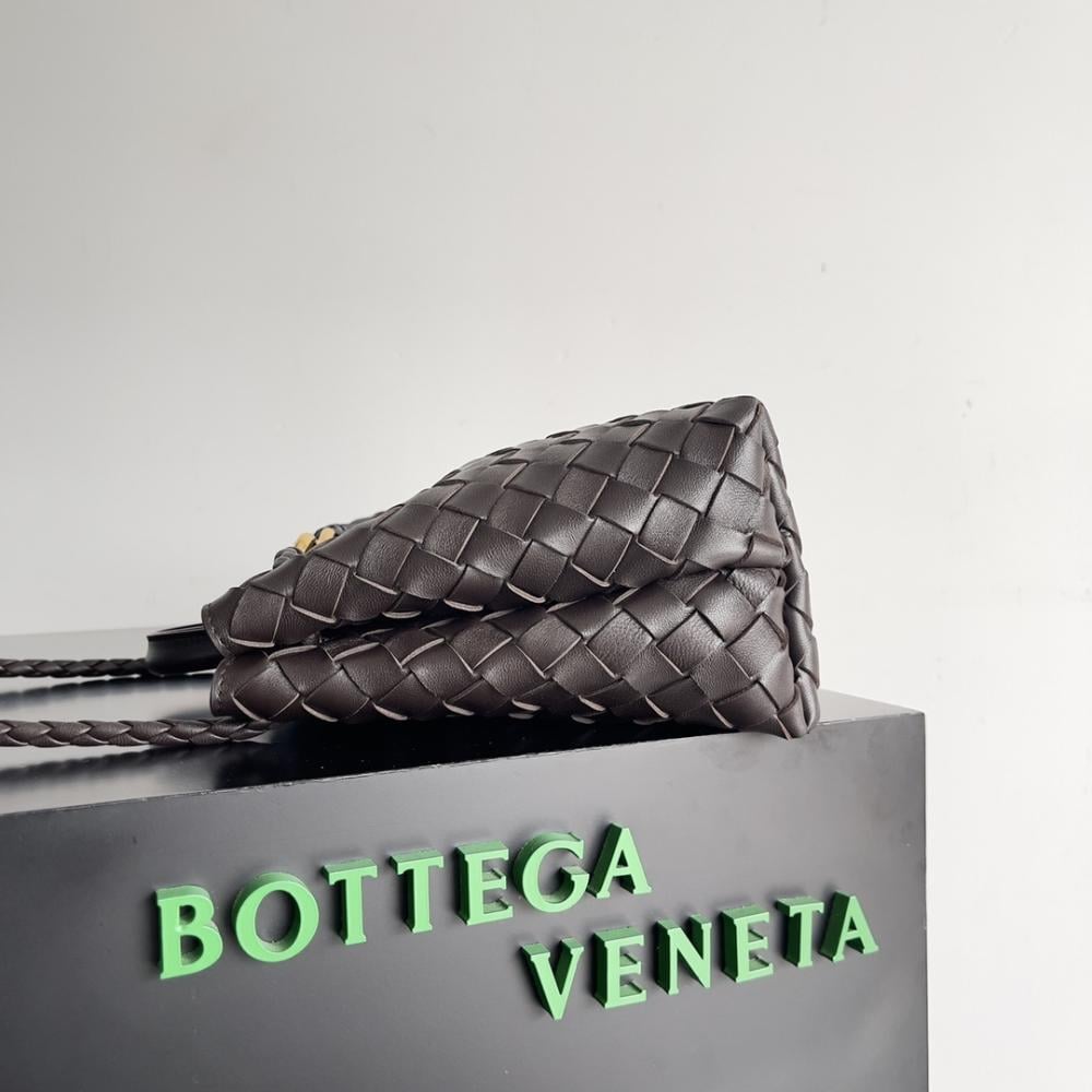 Leather Shoulder Bag Style 668588011