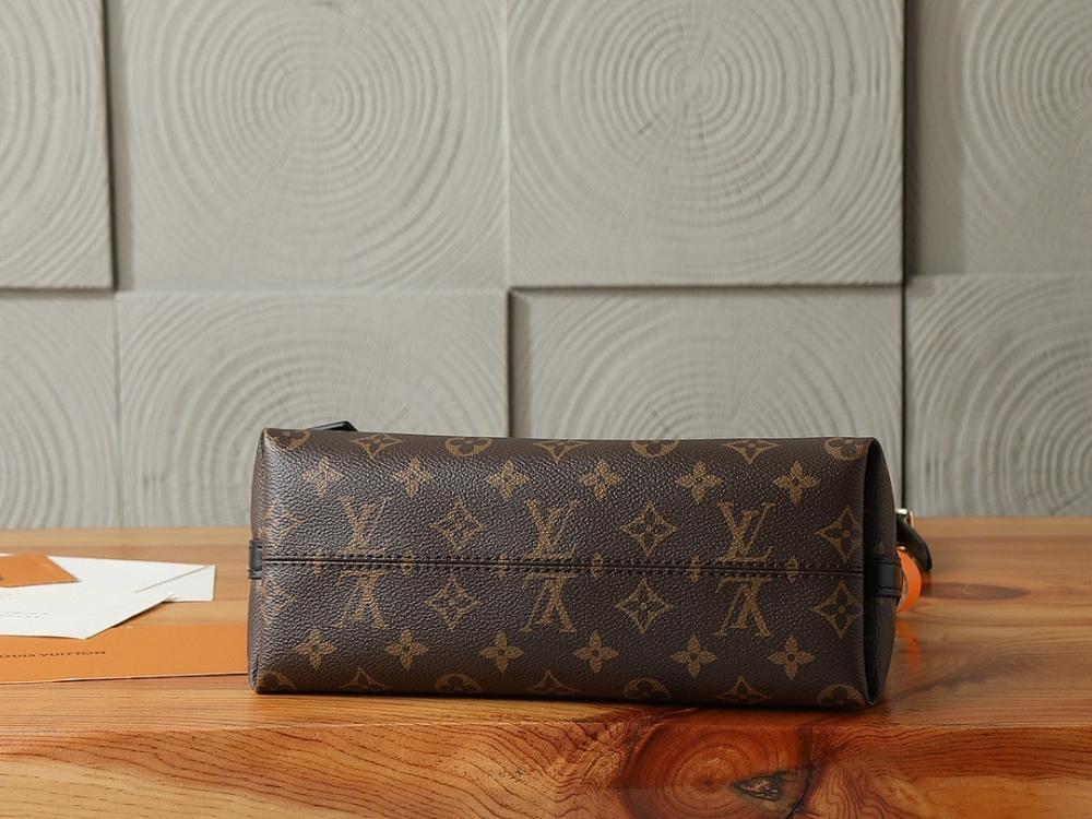 CarryAll Monogram Lambskin Shoulder Bag 26x17x10cm Style 658273678