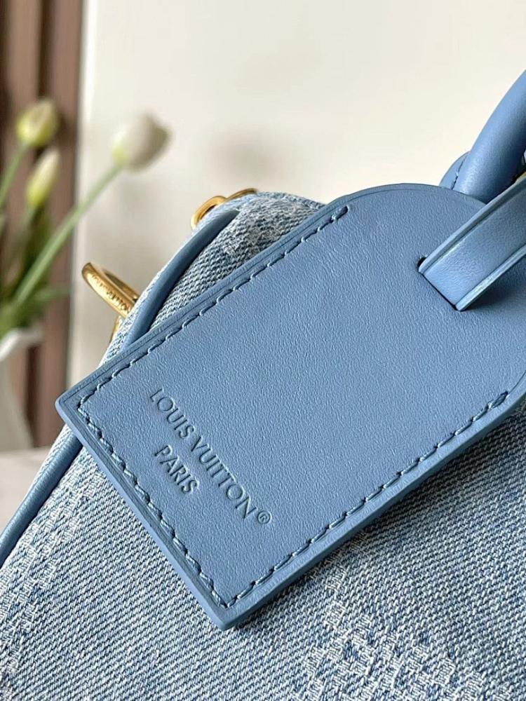 Luxury Refined Crossbody Bag 18x12x10cm