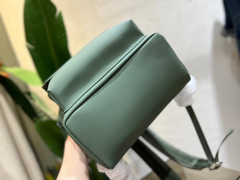 Stylish Calfskin Shoulder Bag 43x30x14cm