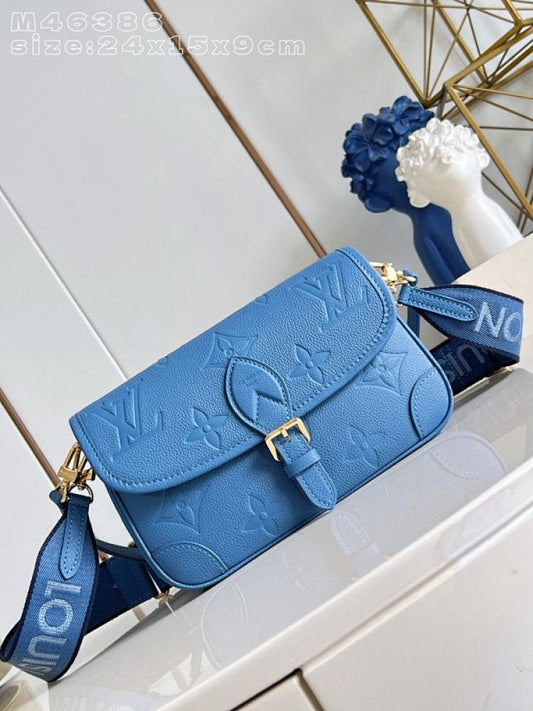 Leather Shoulder Bag Style 393217040