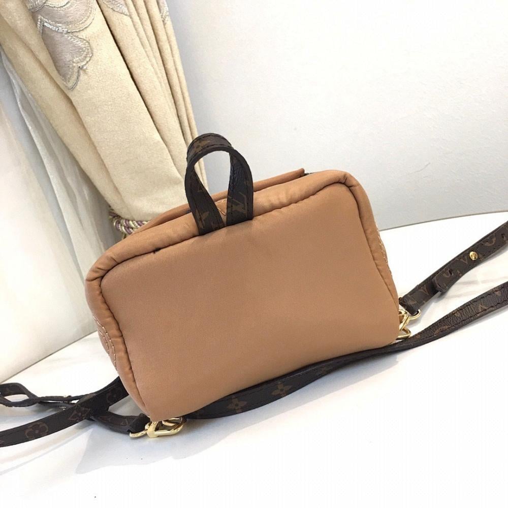 Modern Italian-Inspired Backpack 20x17x9cm
