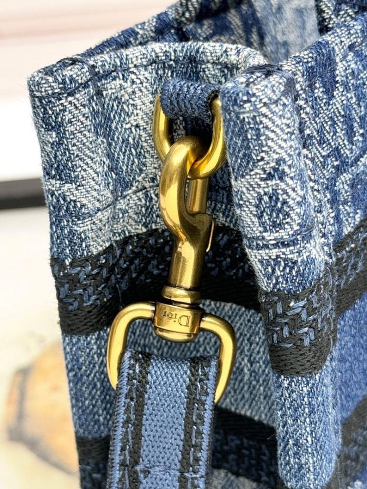 Elegant Refined Shoulder Bag 21.5x13x7.5cm