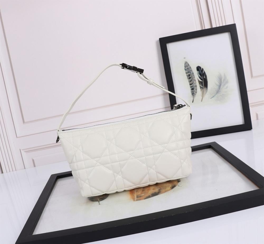 Luxury Refined Embroidered Shoulder Bag White 22x13x9.5cm