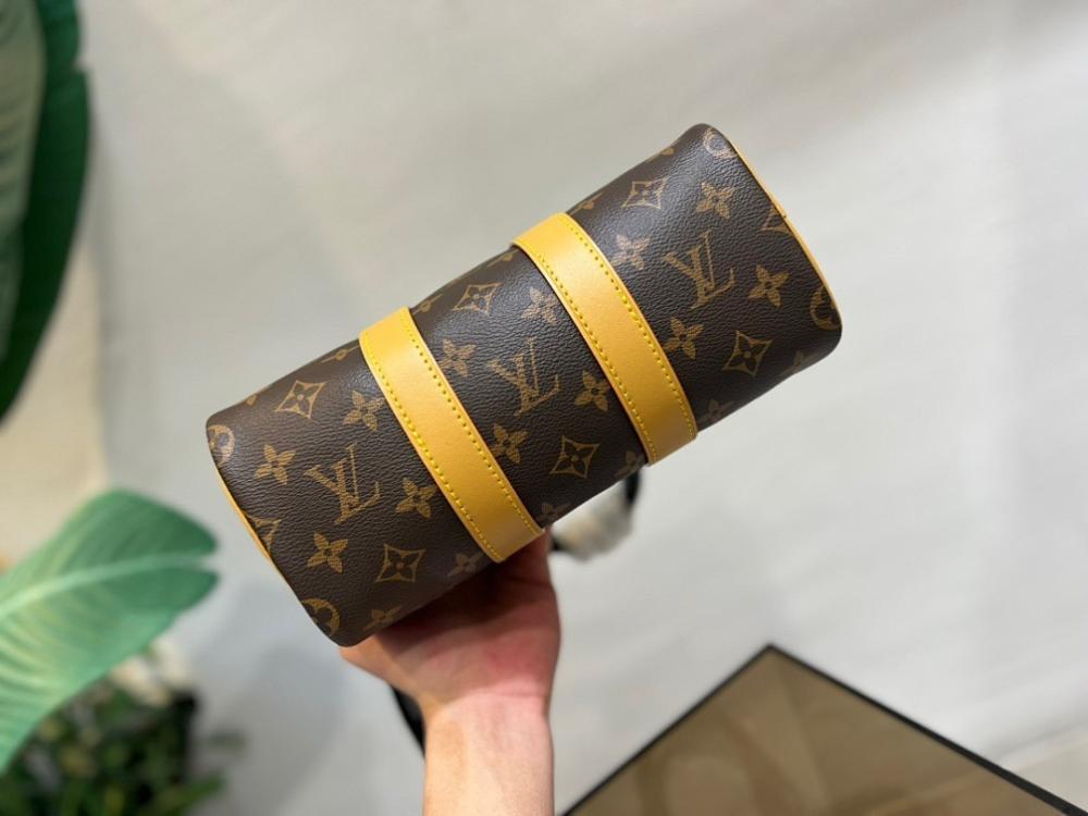 Stylish Leather Travel Bag 25x15x11cm