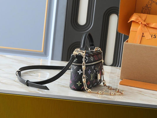 Modern Refined Monogram Leather Crossbody Bag 19x11.5x6.5cm