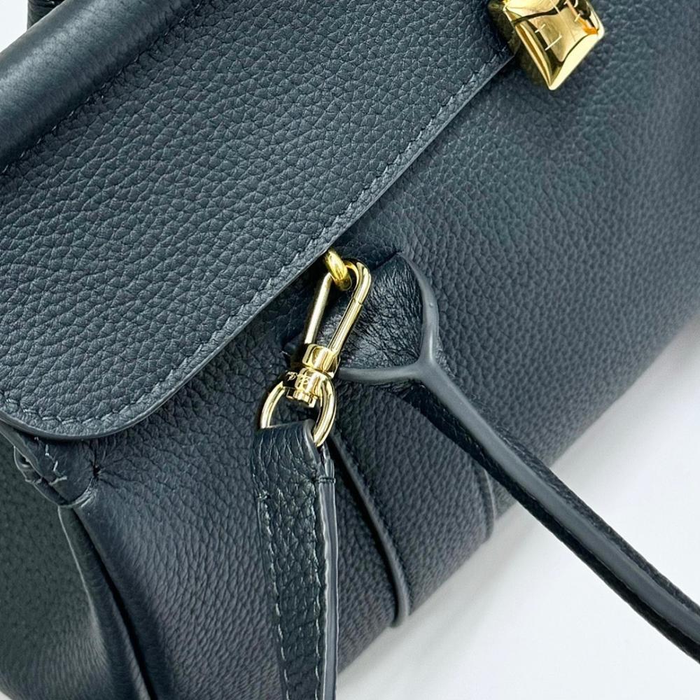 Classic Refined Calfskin Shoulder Bag 25x18x12.5cm