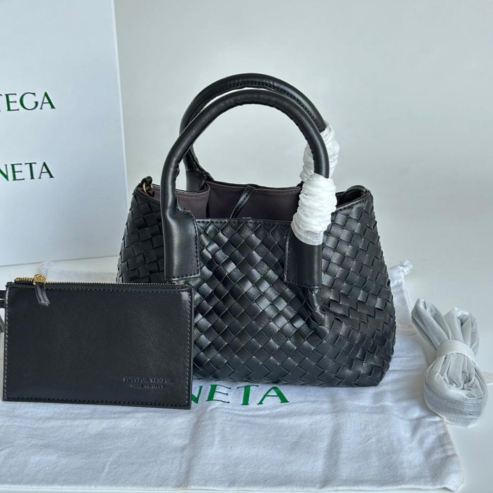 Classic Luxury Woven Leather Shoulder Bag 24x15x12cm