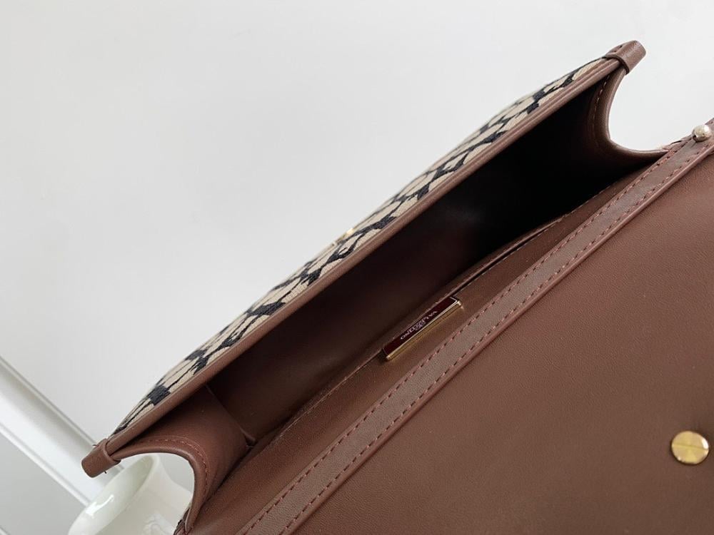 Elegant Stylish Embroidered Shoulder Bag
