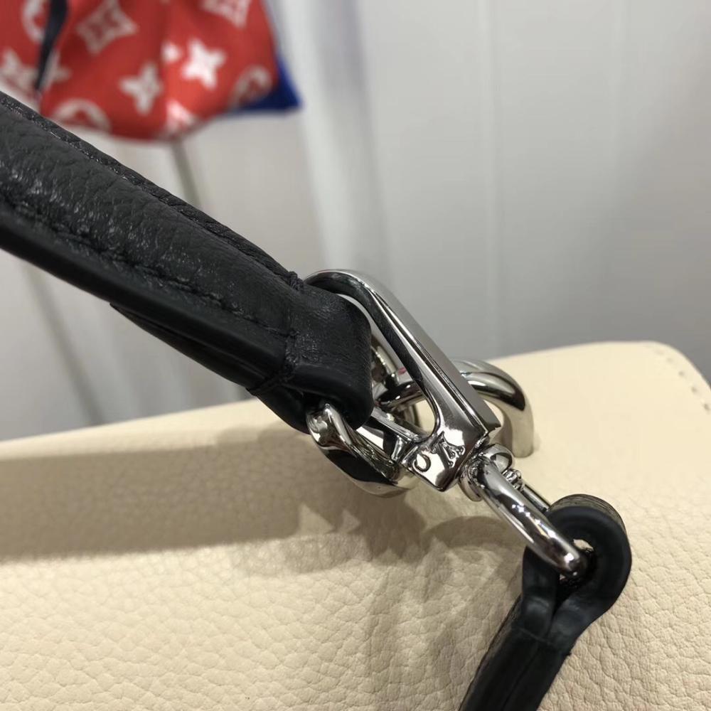 Top Handle Bag Style 1058944414