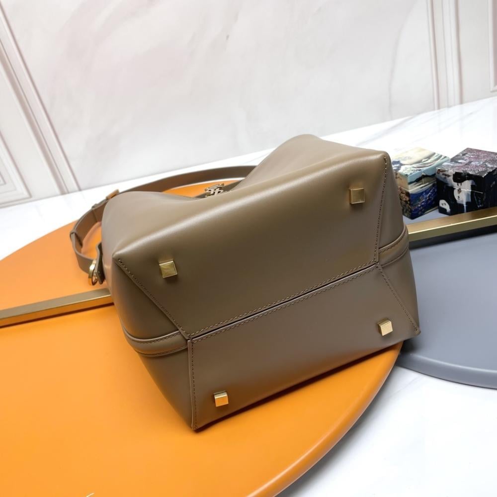Calfskin Bucket Bag Style 1143295545