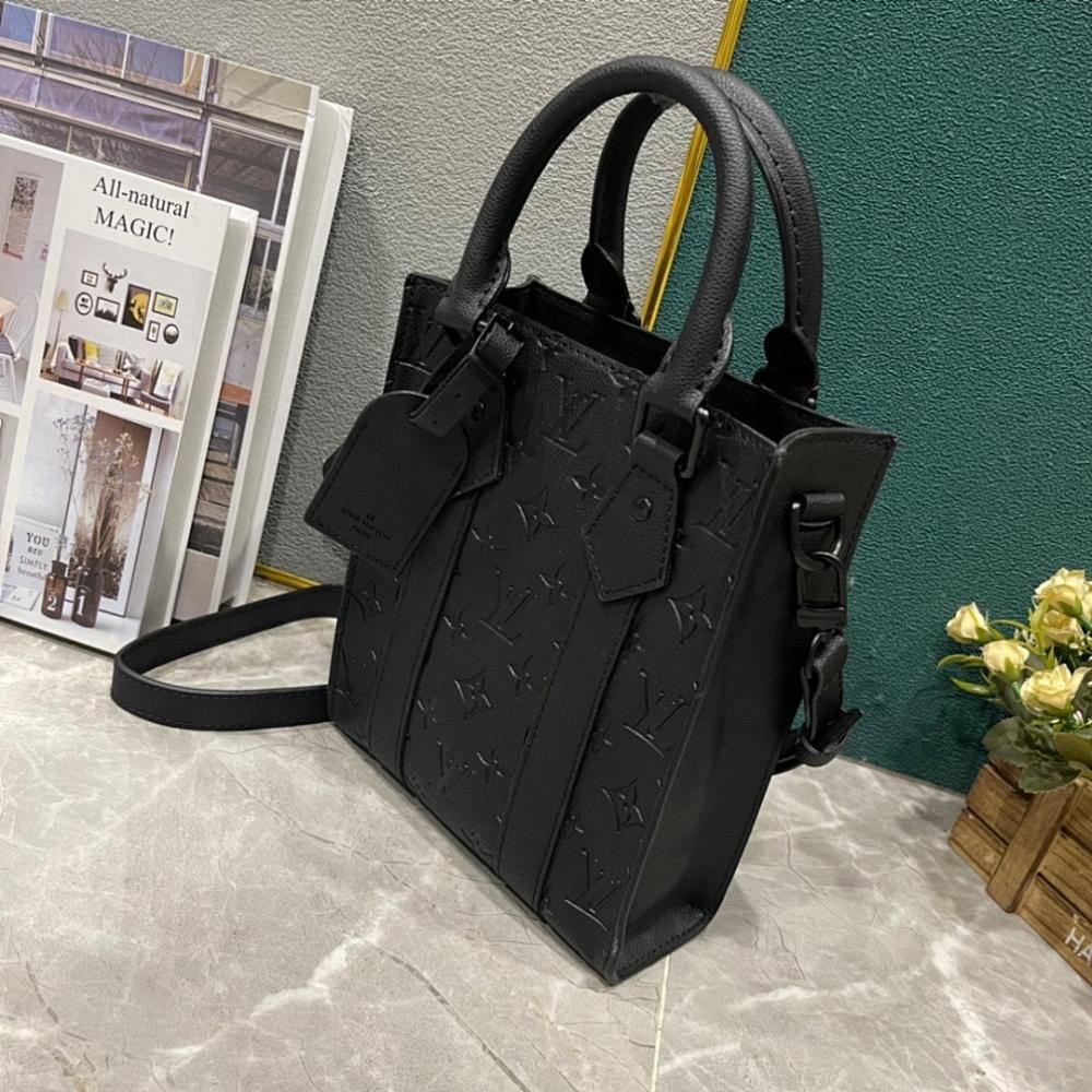 Stylish Refined Monogram Leather Shoulder Bag 19x22x7cm