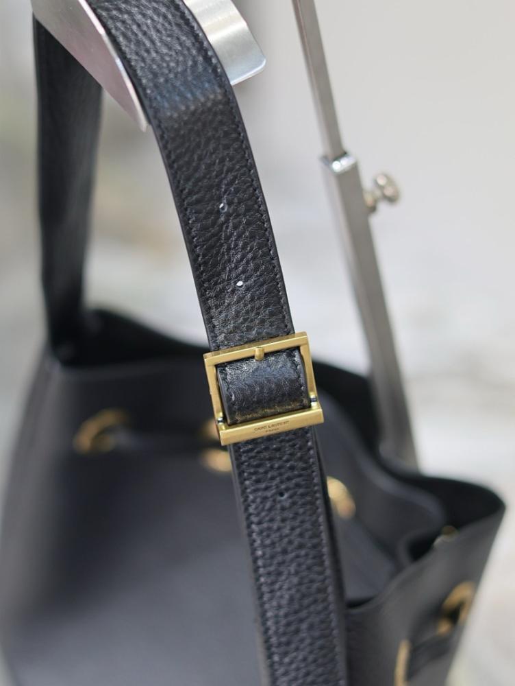 Luxury Refined Leather Shoulder Bag 30x25x3cm