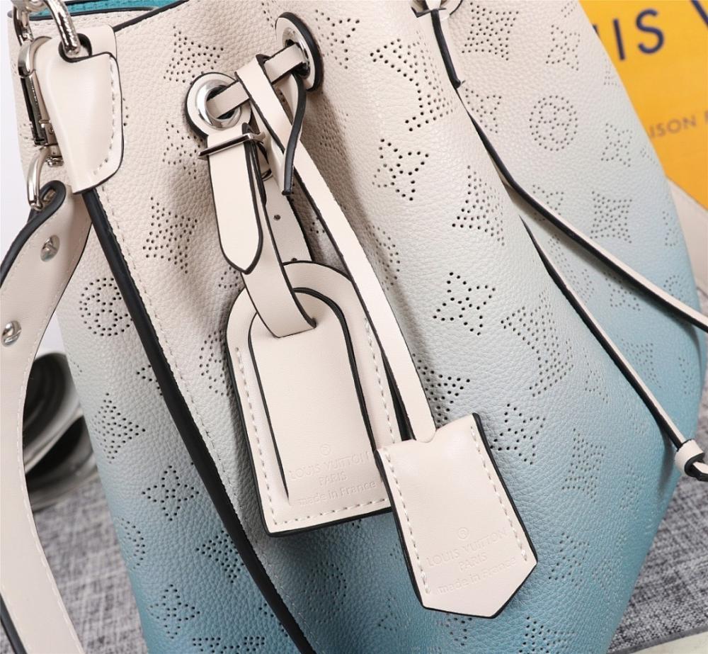 Stylish Woven Calfskin Bucket Bag