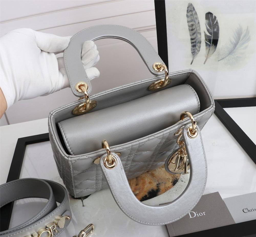 Modern Luxury Gold Leather Shoulder Bag 20x16.5x8cm