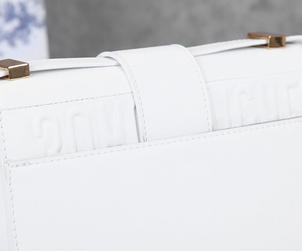 Classic Italian-Inspired Shoulder Bag 24x17x8cm