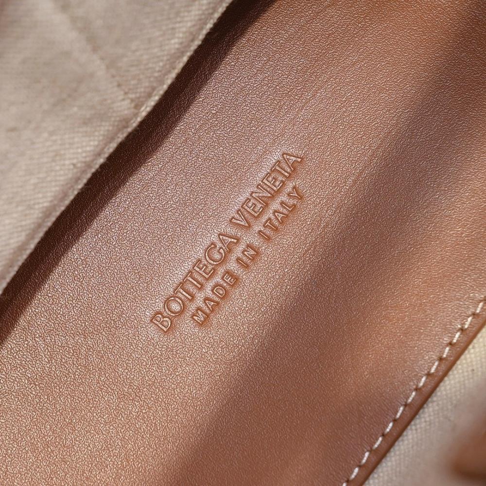Modern Luxury Leather Top Handle Bag 25x22x10.5cm