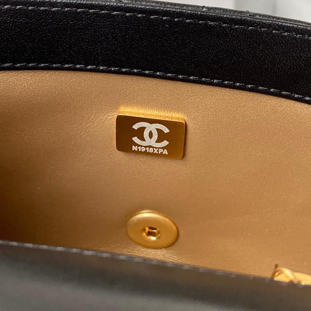 Elegant Leather Shoulder Bag