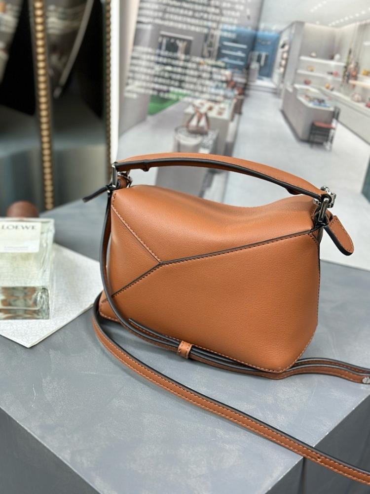 Stylish Leather Crossbody Bag 18x8x12.5cm