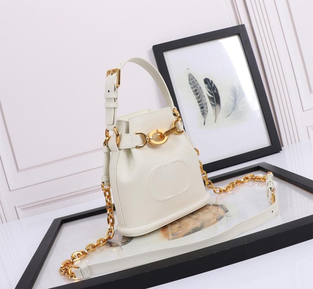 Elegant Leather Bucket Bag