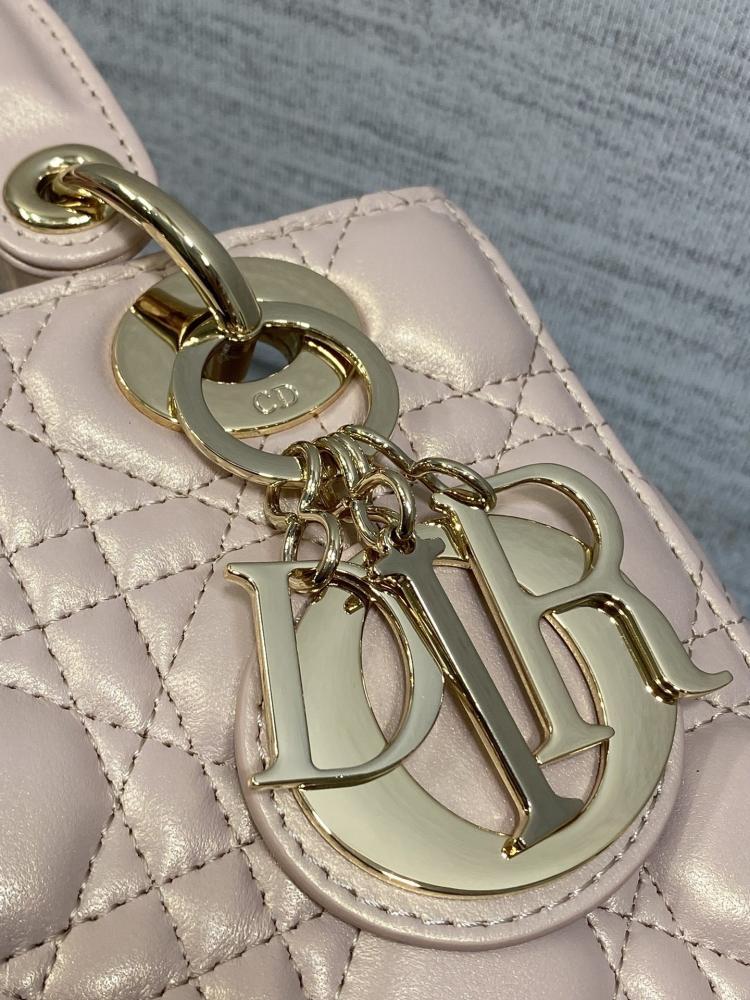 Classic Top Handle Bag Style 555905613