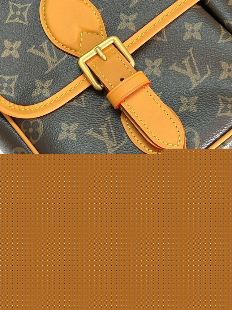 Alma Quilted Leather Shoulder Bag 35.5x24x12cm