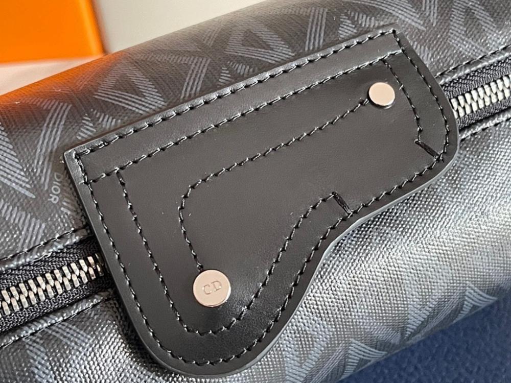 Elegant Grey Leather Shoulder Bag