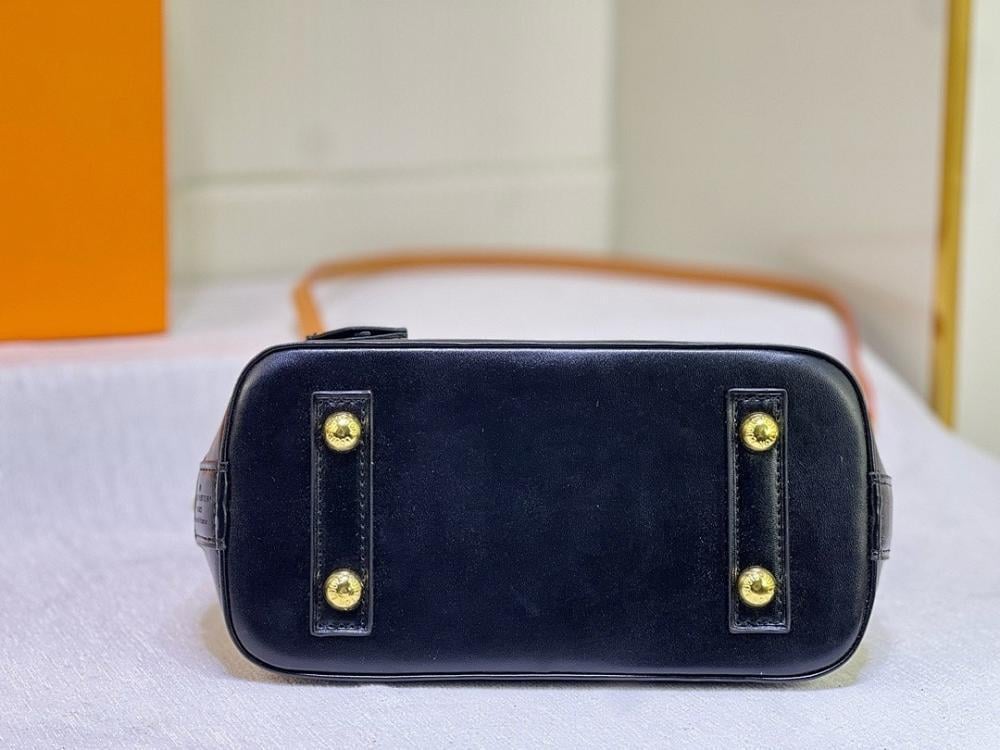 Luxury Stylish Leather Top Handle Bag 25x19x12cm