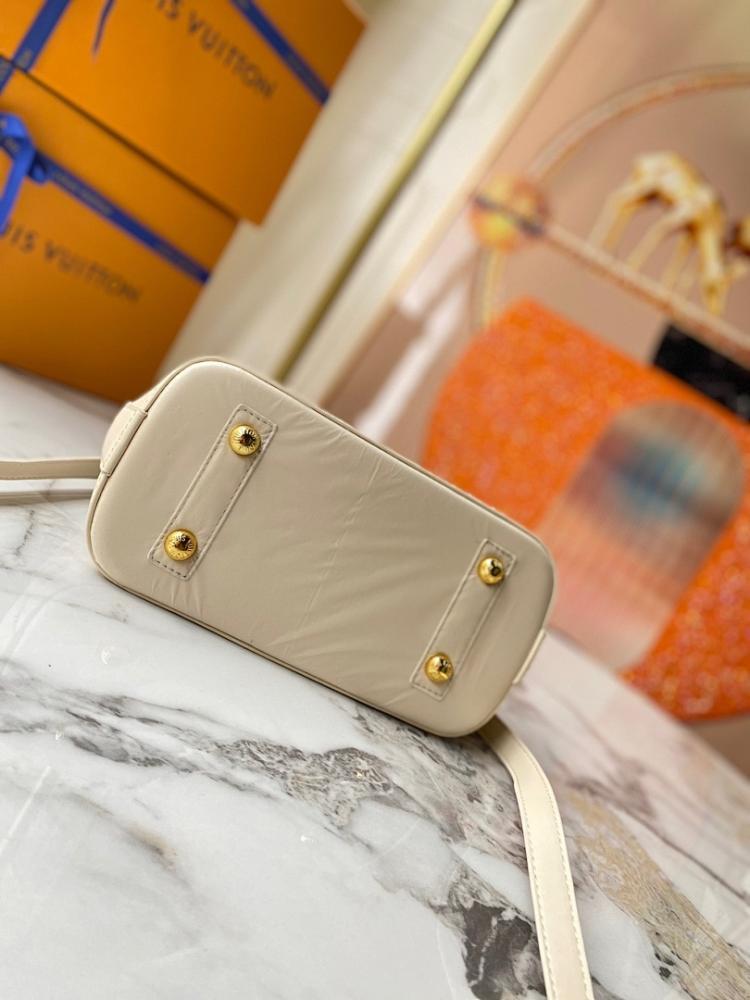 Stylish Woven Calfskin Crossbody Bag