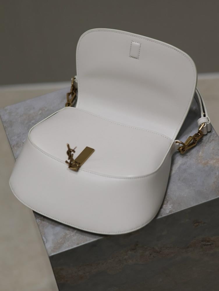 Elegant Refined Calfskin Shoulder Bag 24x20x10cm