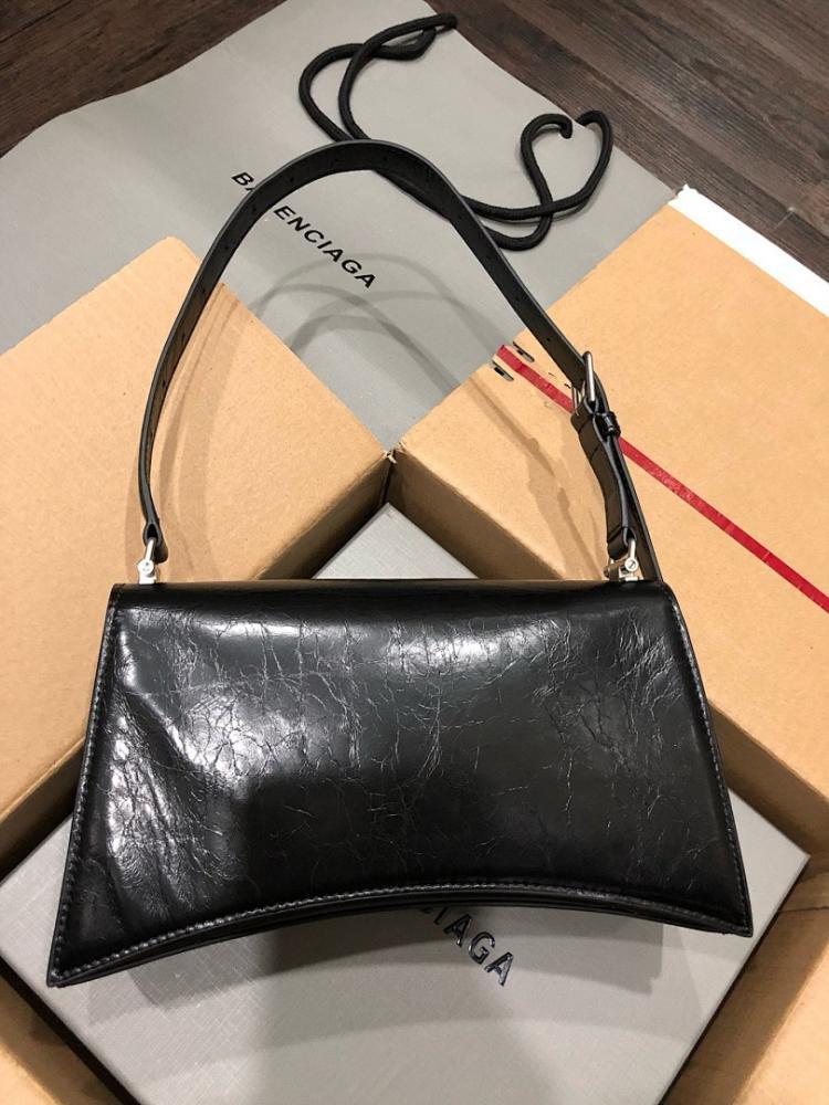 Stylish Calfskin Shoulder Bag 25x15x9.5cm