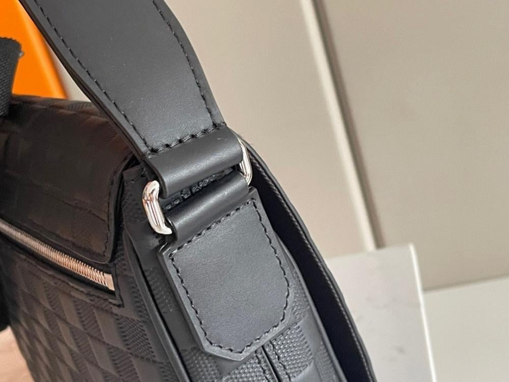 Modern Luxury Leather Shoulder Bag 26x20x7cm