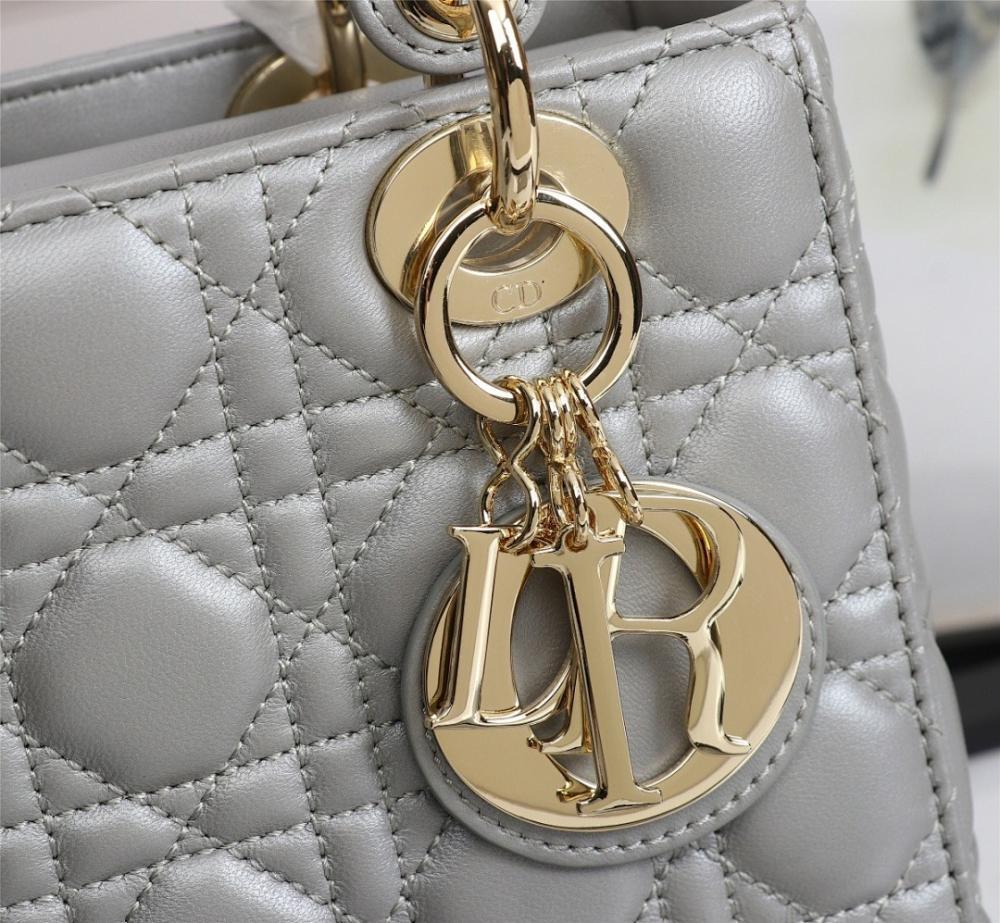 Modern Luxury Gold Leather Shoulder Bag 20x16.5x8cm