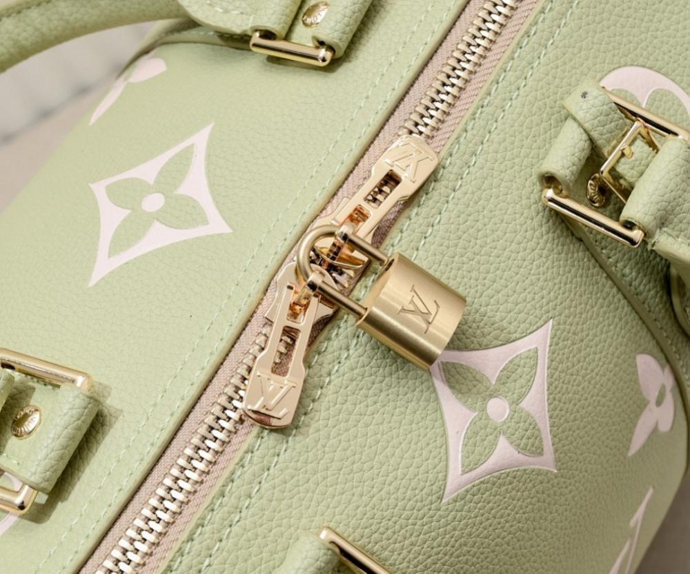 Classic Refined Leather Shoulder Bag Pink