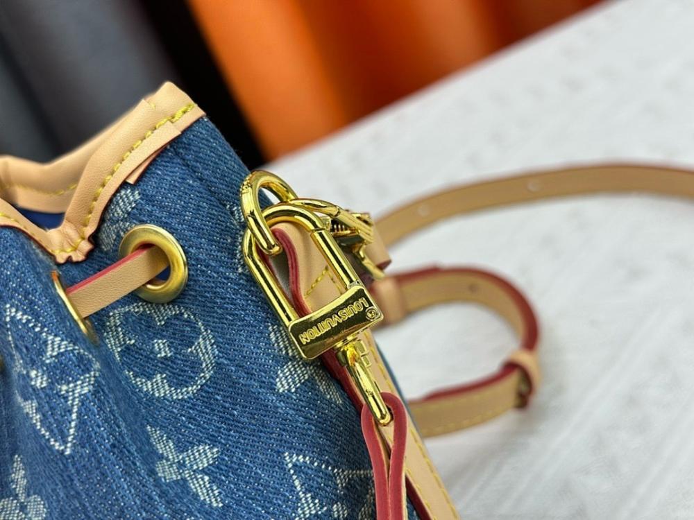 Modern Stylish Leather Top Handle Bag 13x16x10cm