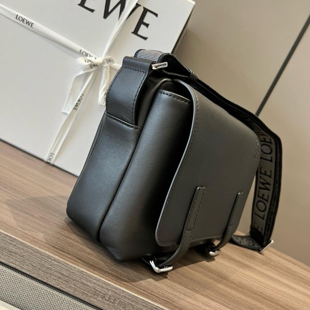 Elegant Leather Shoulder Bag 24.5x18x10.5cm