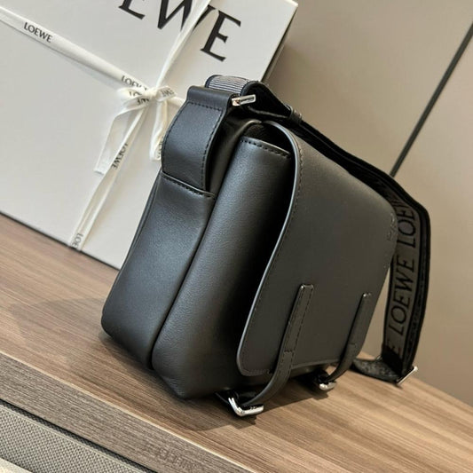 Elegant Leather Shoulder Bag 24.5x18x10.5cm