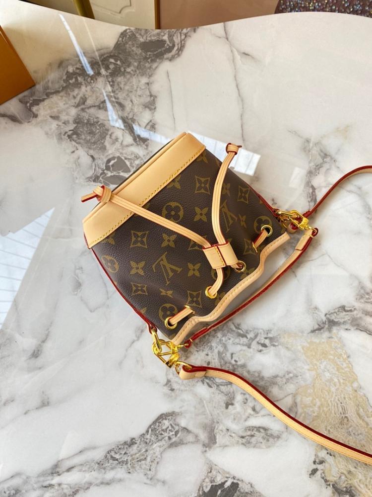 Elegant Leather Crossbody Bag