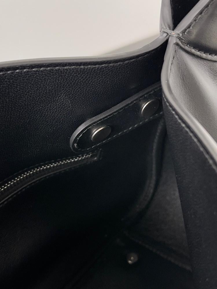 Italian-Inspired Stylish Shoulder Bag 30x17x20cm