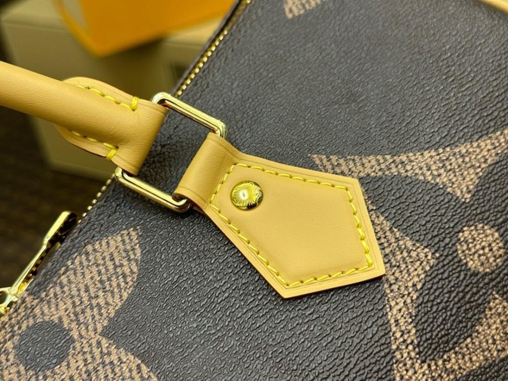 Stylish Refined Monogram Shoulder Bag 25x19x15cm