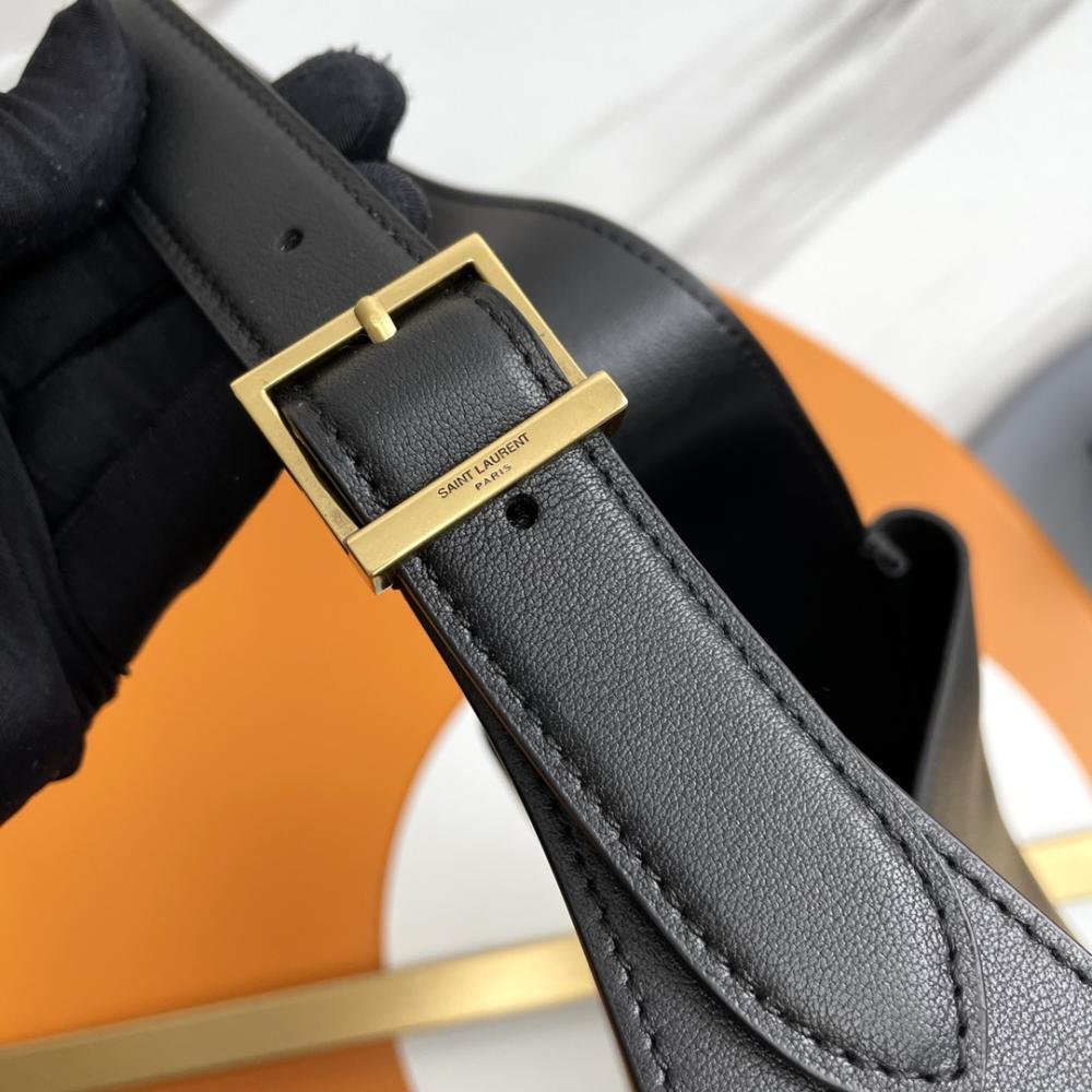 Classic Leather Shoulder Bag Style 207948039