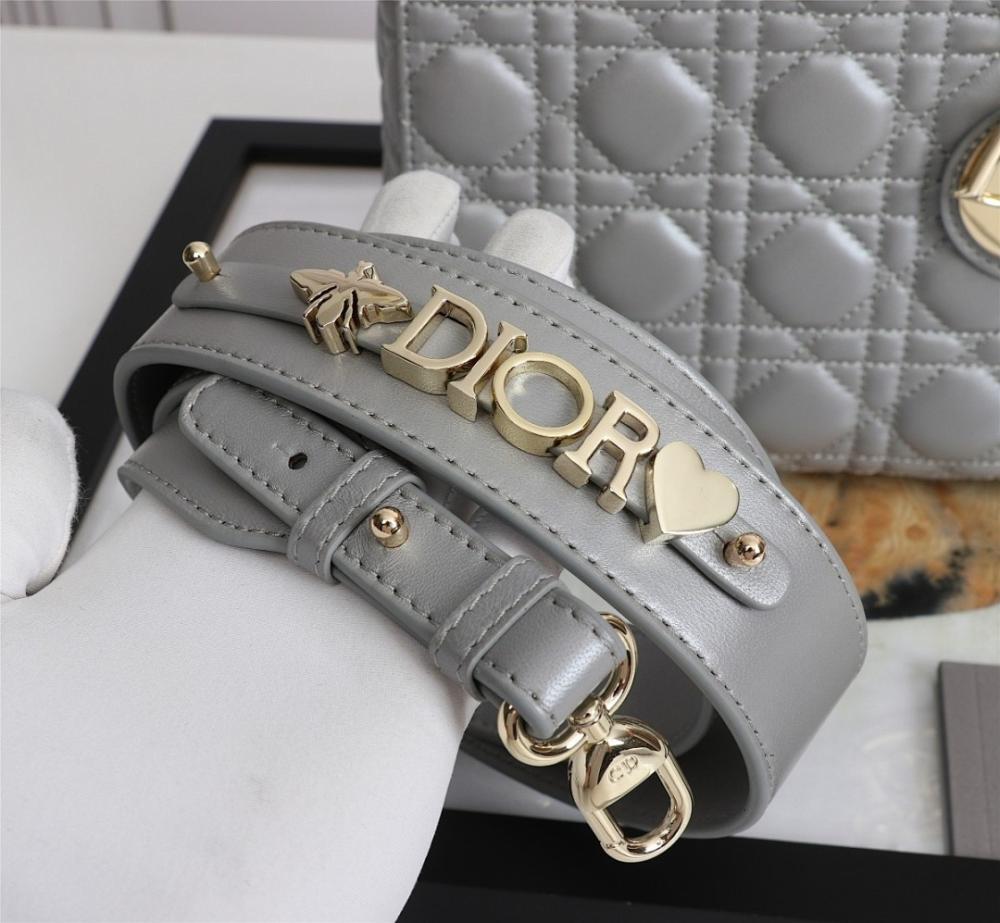 Modern Luxury Gold Leather Shoulder Bag 20x16.5x8cm