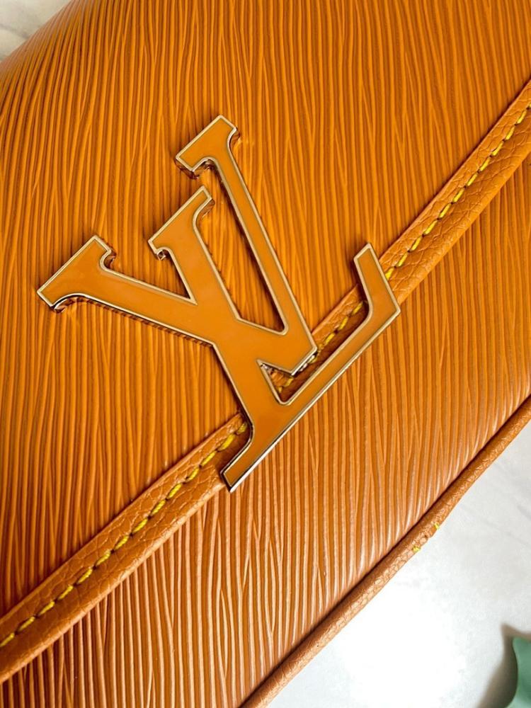 Classic Leather Shoulder Bag 24.5x15.5x9cm